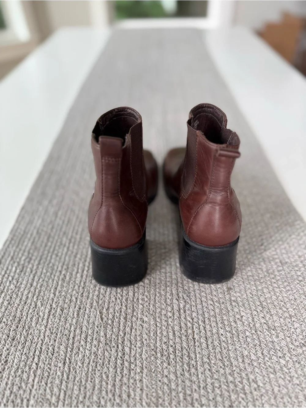 Vintage Clarks Brown Leather Square Toe Lug Sole Chelsea Ankle Boots Sz 7.5